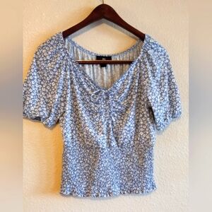 I.N. San Francisco Women's Blue/White Flowers Elastic Waist Band Crop Top. Sz S.